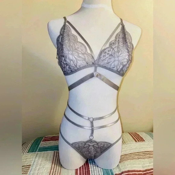 💥 SUPER SEXY STRAPS AND  LACE SHIMMERING SET FOR YOU SEXY LADY💥 - Picture 3 of 14